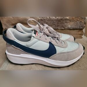 NIKE WOMENS WAFFLE DEBUT